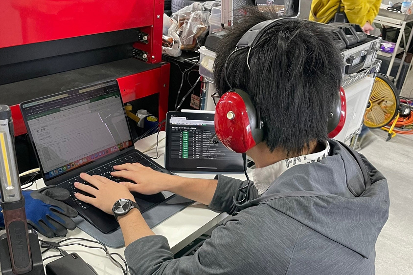 レースでデータエンジニアとして活躍するエンヤさん