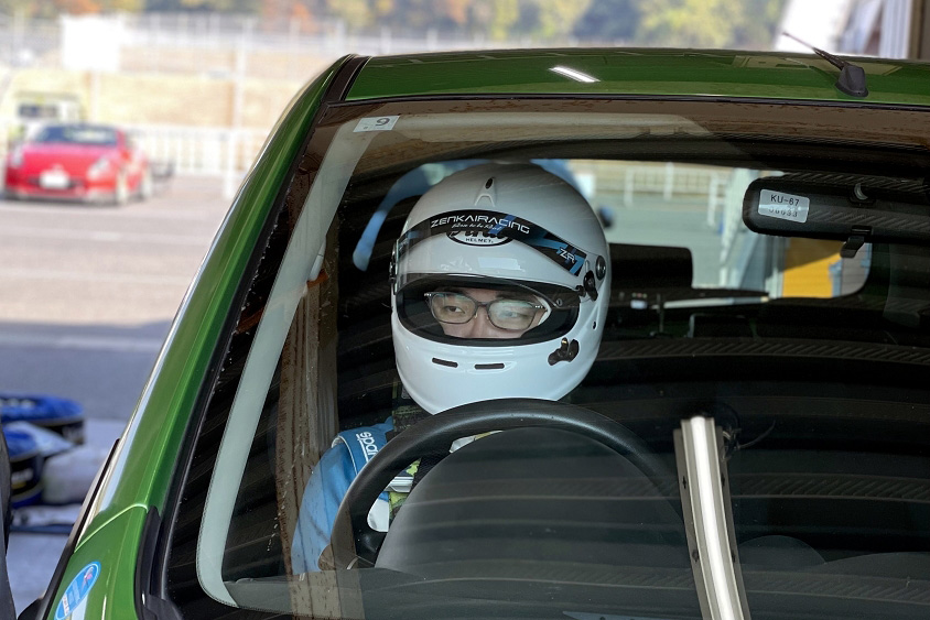 フィットに乗るエンヤさん