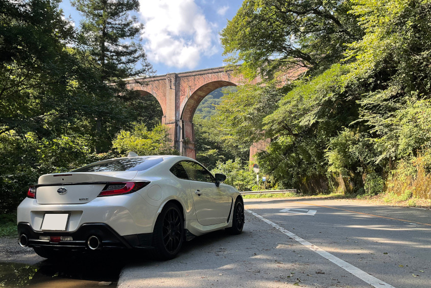 スバル・BRZと碓氷峠のめがね橋