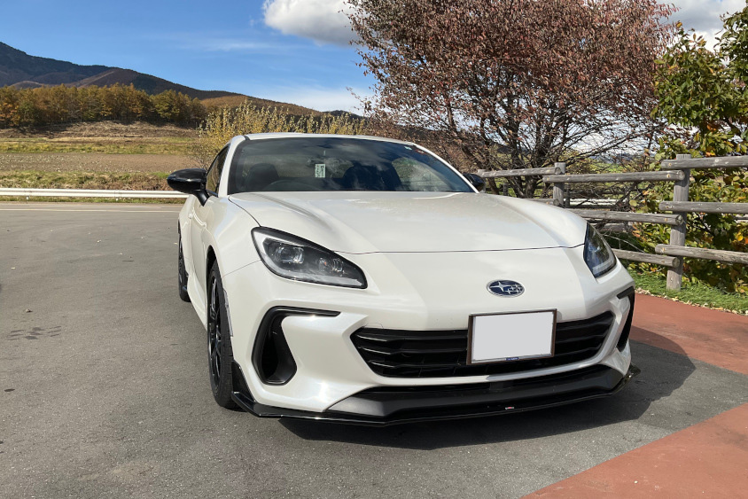 スバル・BRZと秋らしい風景