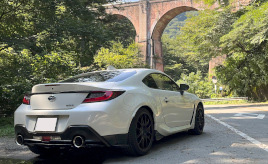 これが最後のMT＆ガソリン車!? スバル BRZは乗り味を愉しむ“僕の必需品”