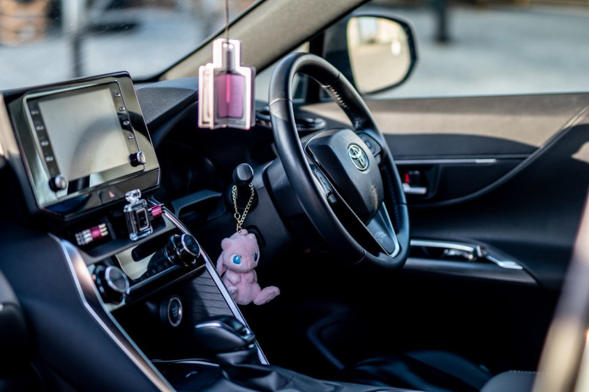 トヨタ・ハリアーの運転席