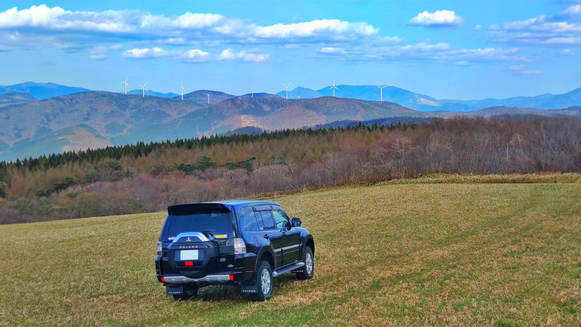 三菱・パジェロ（V93）と大自然