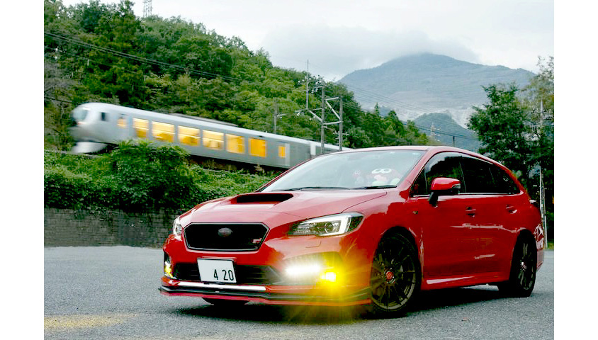 スバル・レヴォーグと特急