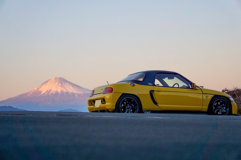 ホンダ・ビートと富士山