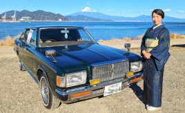 和服美人が選んだ愛車はMS105クラウン。きっかけは女子高生時代のダブルシックスへの一目惚れ