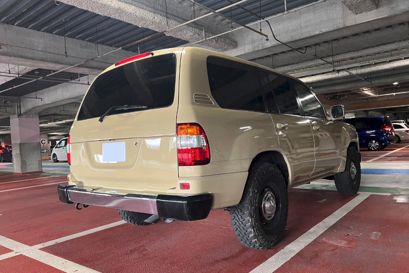 トヨタ・ランドクルーザー（100系の60系カスタム）のリア