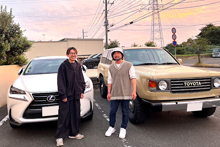トヨタ・ランドクルーザー（100系の60系カスタム）とオーナーと友人