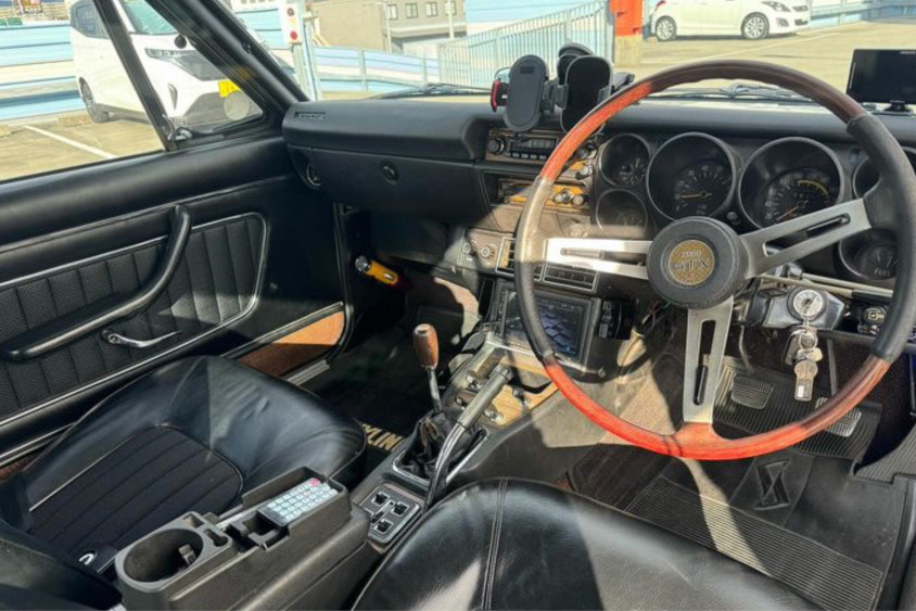 日産・スカイライン(KGC10)「ハコスカ」の運転席