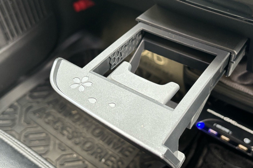 日産・サクラのドリンクホルダー