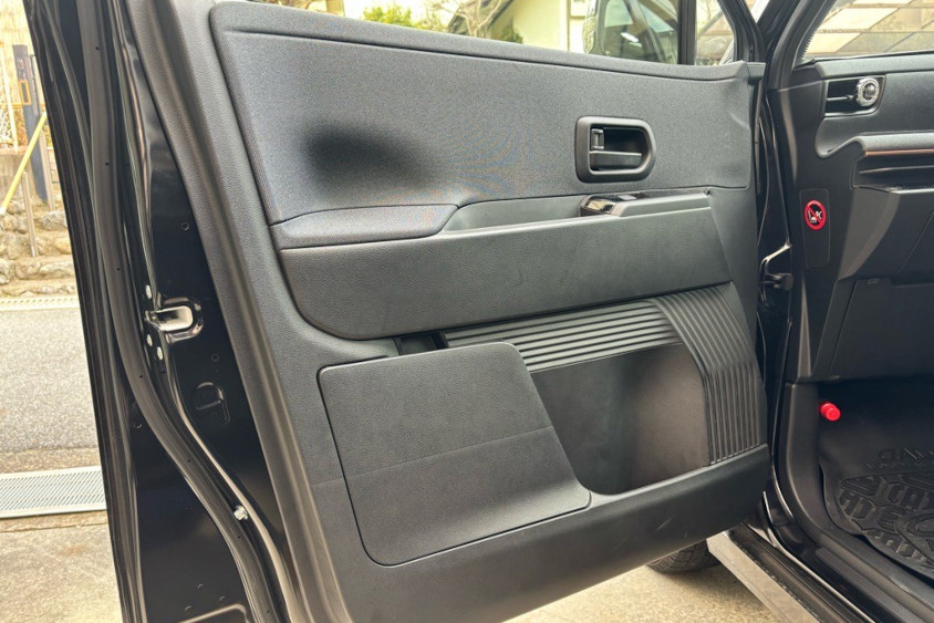 日産・サクラのドアポケット