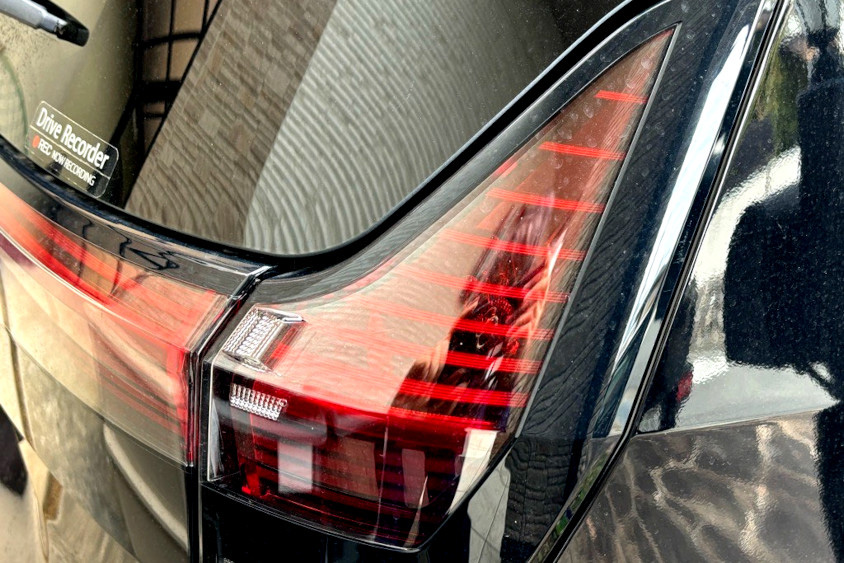 日産・サクラのテールランプ