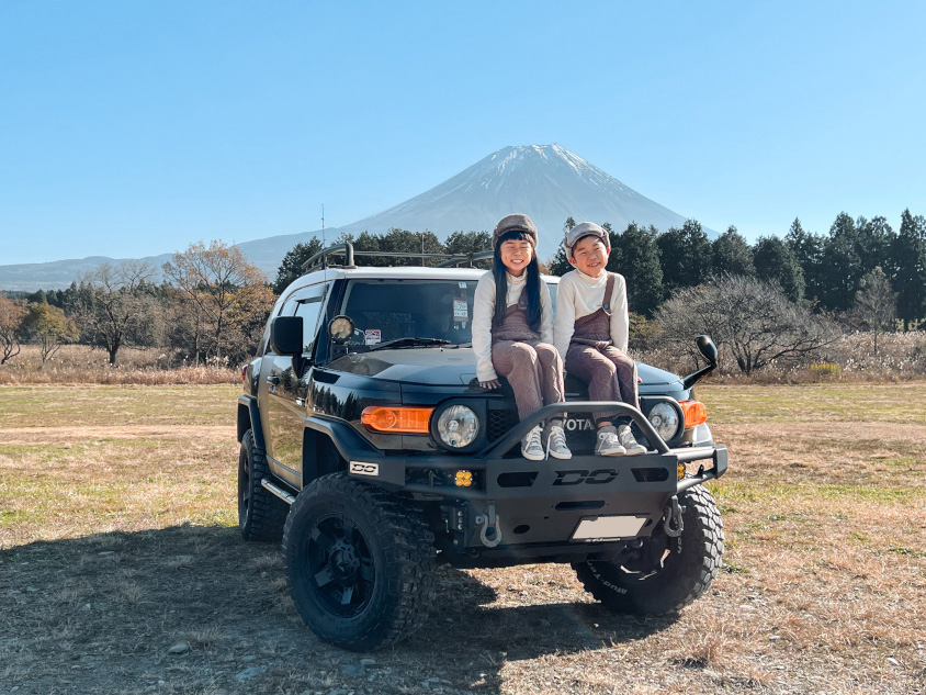 トヨタ・FJクルーザーと子供たち