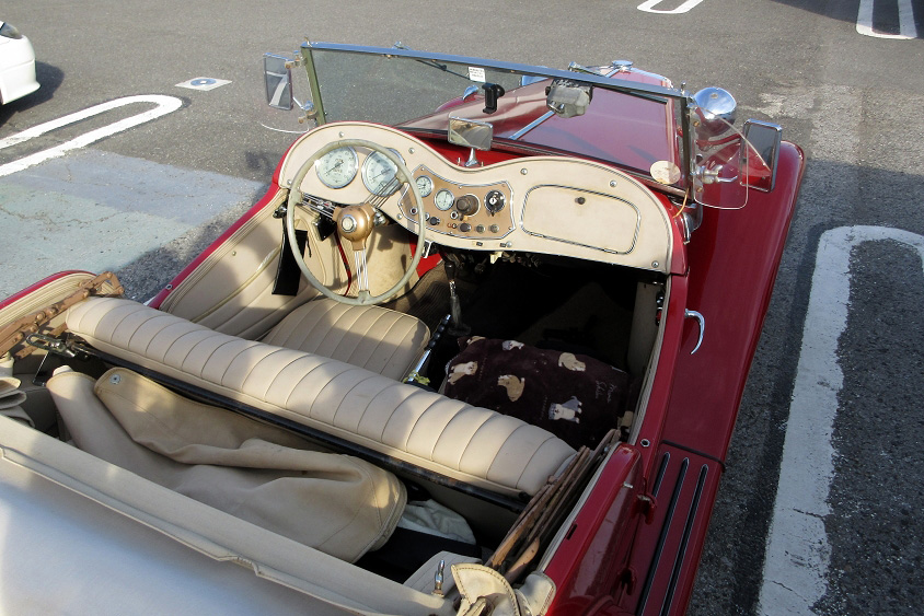 MG TDの運転席