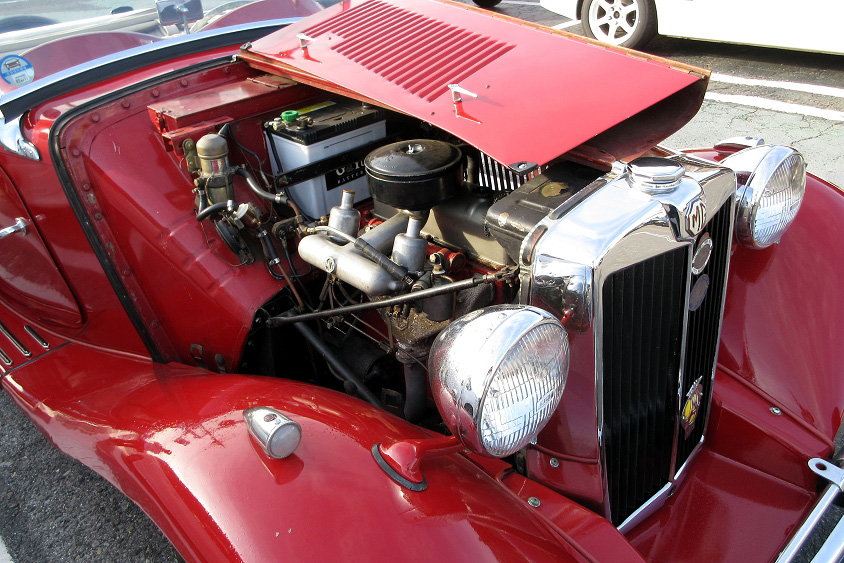 MG TDのエンジンルーム