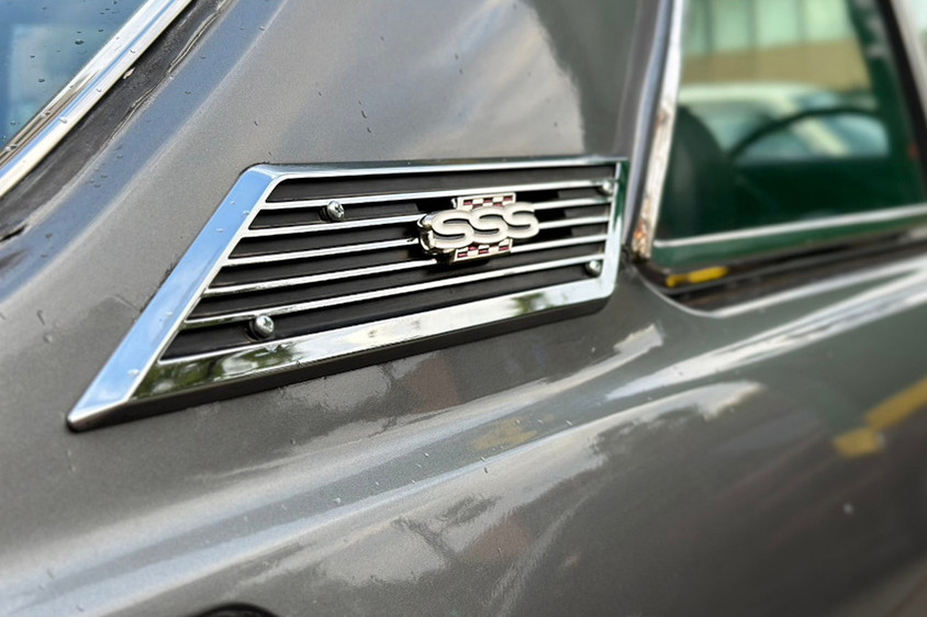 510ブルーバードクーペのSSSのエンブレム