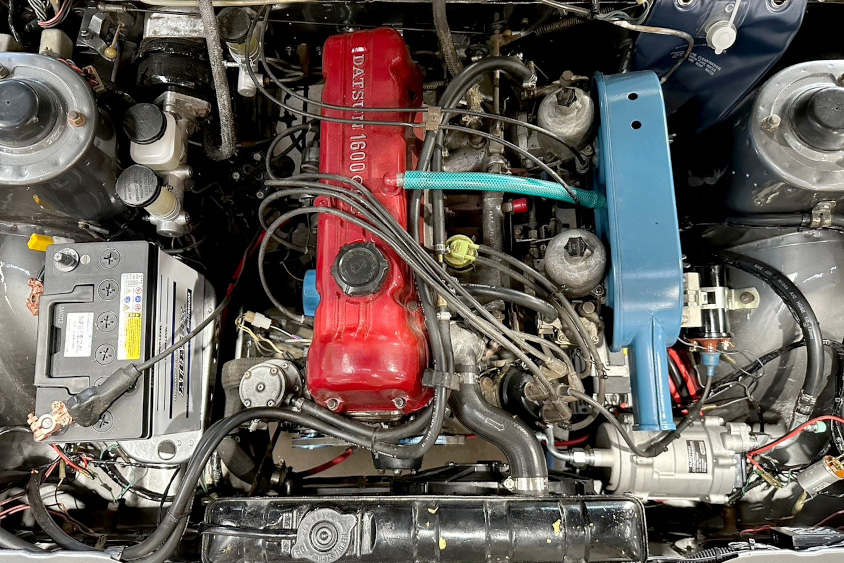 510ブルーバードクーペのエンジンルーム