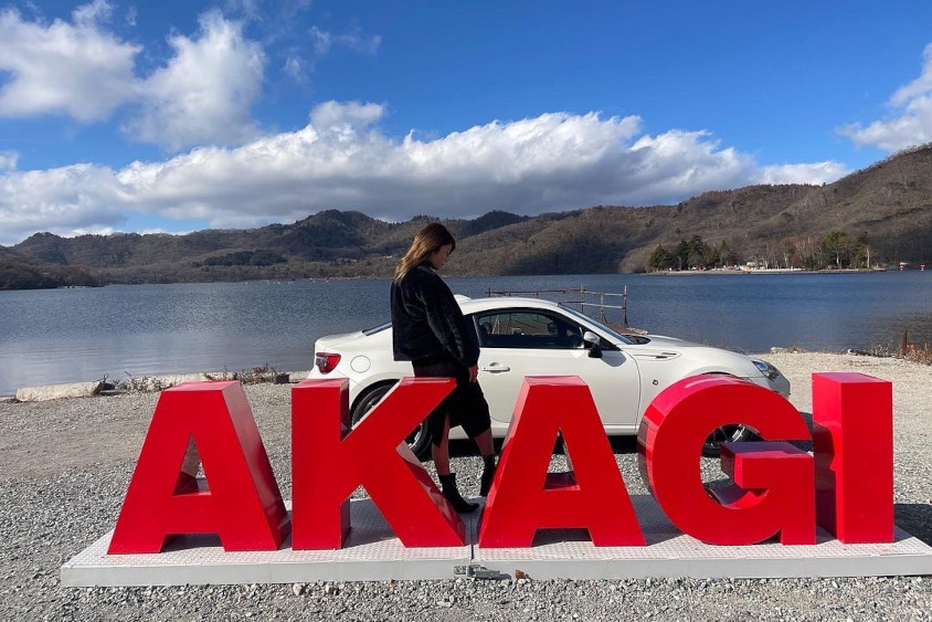 トヨタ・86と赤城山のモニュメント