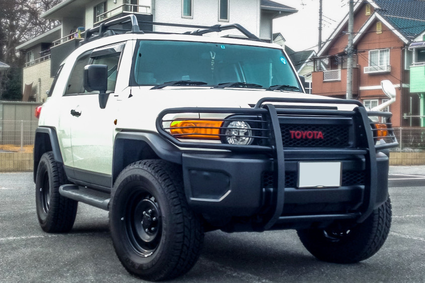 ホイールやバンパーガードをカスタムしたトヨタ・FJクルーザー