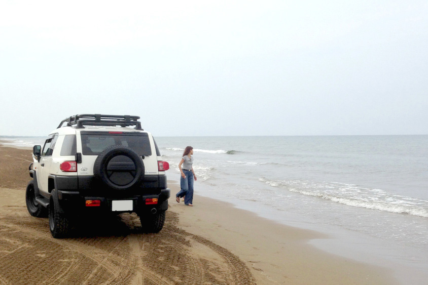 トヨタ・FJクルーザーと千里浜なぎさドライブウェイ