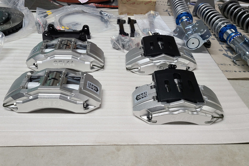 スバル・アウトバックの納車よりも先に揃えたパーツ