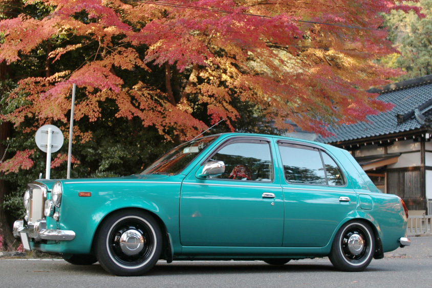 マーチがベースのミヤセ自動車・コペル ボニートと紅葉