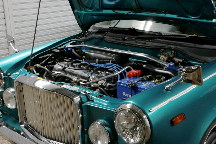 マーチがベースのミヤセ自動車・コペル ボニートのエンジンルーム