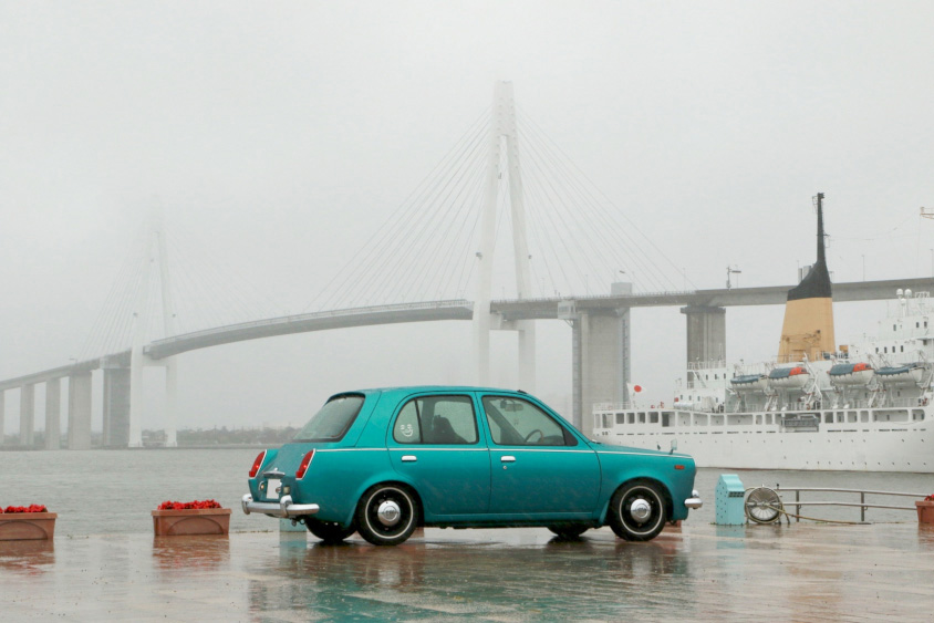 マーチがベースのミヤセ自動車・コペル ボニートと大きな橋