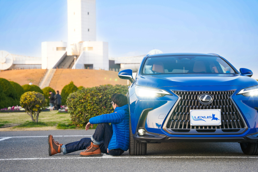 レクサス・NX350hと横浜港シンボルタワー