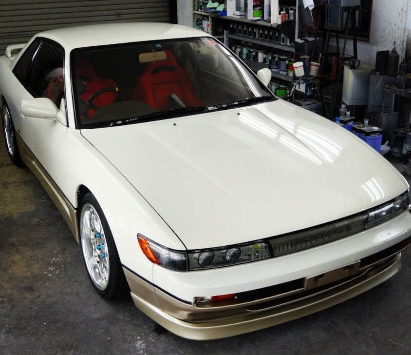 ガレージで撮影した日産・シルビア（S13）