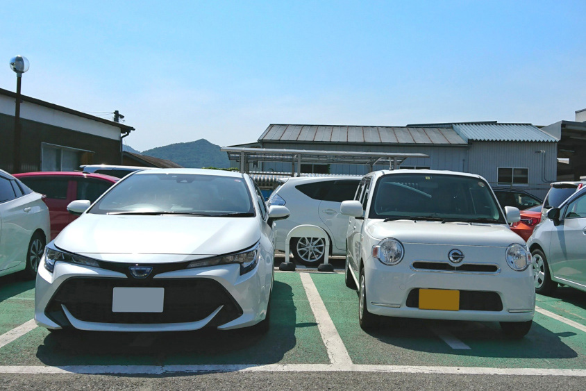 トヨタ カローラスポーツとダイハツ ミラココア