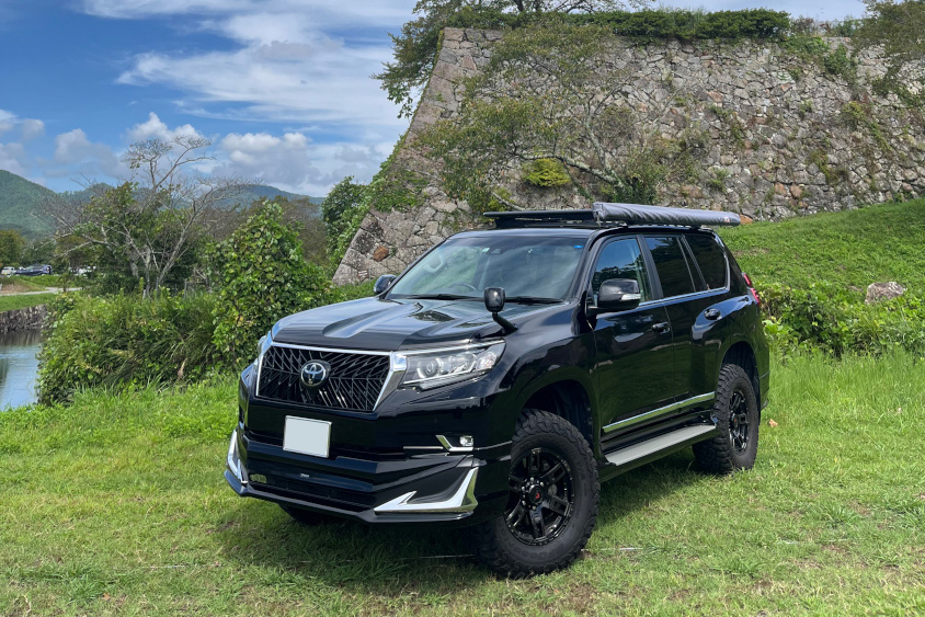 自然が似合うトヨタ・ランドクルーザープラド