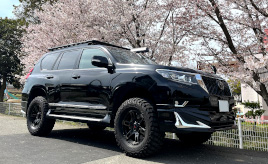 自分のライフスタイルに寄り添ったクルマ、ランドクルーザープラドを愛車として迎えて