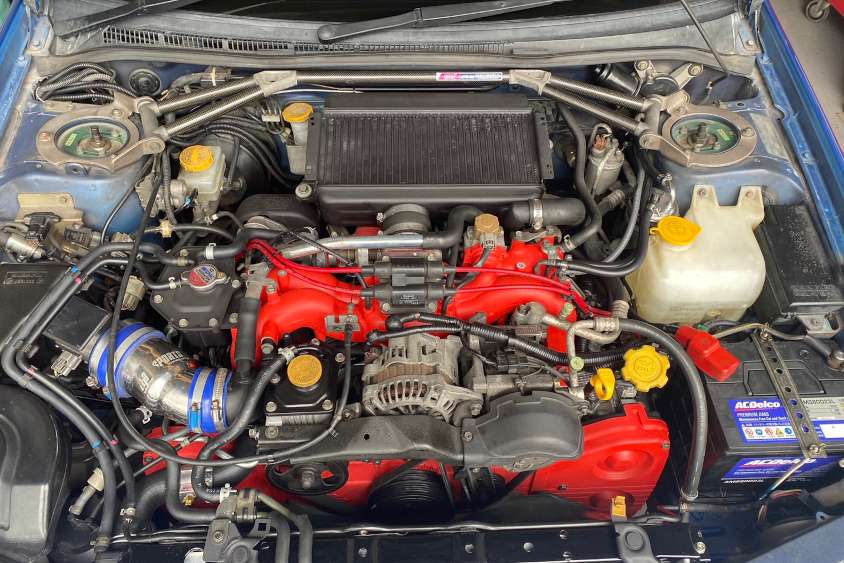 スバル・インプレッサWRXのエンジンルーム