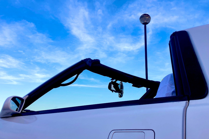 トヨタ・スープラ(GA70)と青空