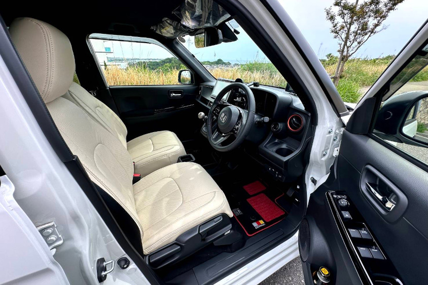 ホンダ・N-ONE RSの運転席