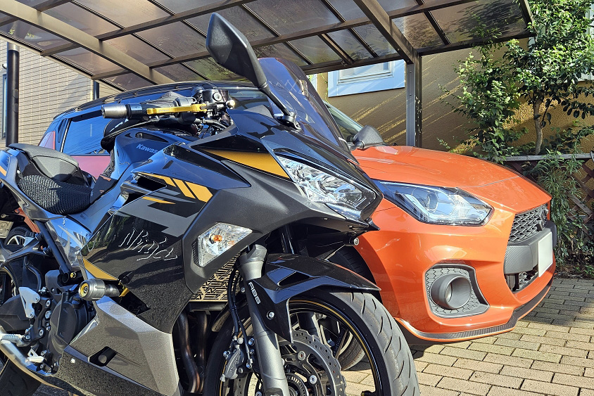 スズキ　スイフトスポーツとNinja400