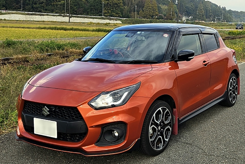 オレンジ色のスズキ・スイフトスポーツは、行きたいところに連れて行っ オレンジ色のスズキ・スイフトスポーツは、行きたいところに連れて行っ