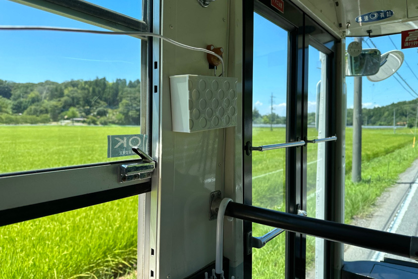 富士重工業8E（R18型E）バスから見た田園風景