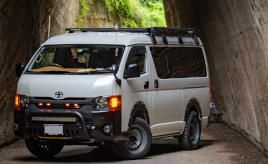 トヨタ ハイエースで2つの家族を繋ぐ！夏も冬も家族でともに濃い思い出を作ってくれる最高の存在