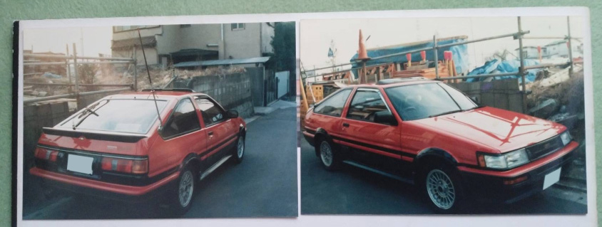 赤黒のトヨタ・カローラレビンAE86