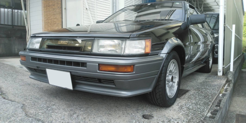 トヨタ・カローラレビンAE86のグリル