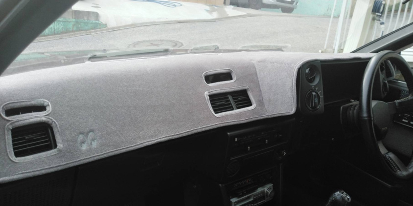 トヨタ・カローラレビンAE86のダッシュボード