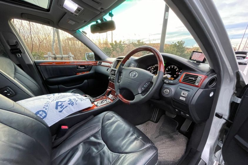 トヨタ・セルシオの運転席