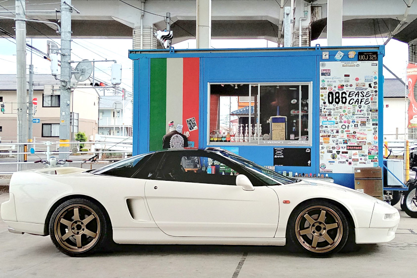 ホンダ・NSXの右サイド