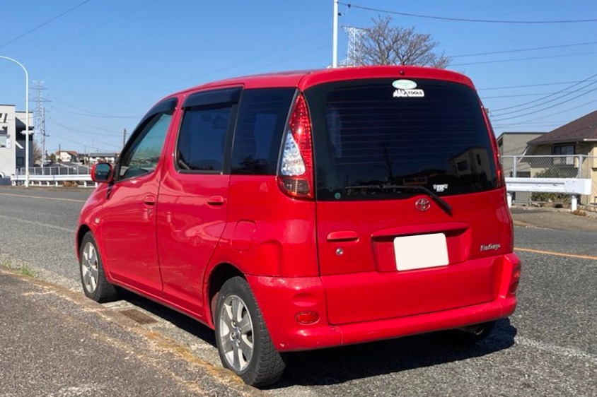 トヨタ・ファンカーゴのリア