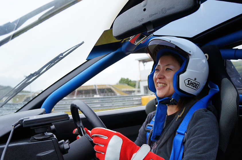 トヨタ・MR2をドライブするたってぃさん