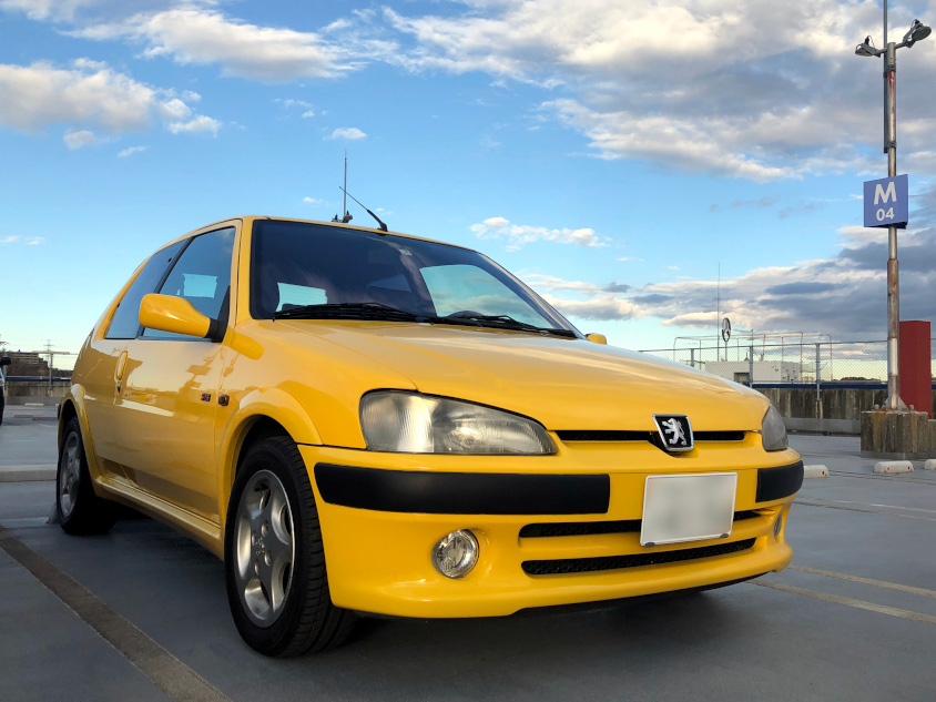 イエローのカラーが印象的なプジョー106
