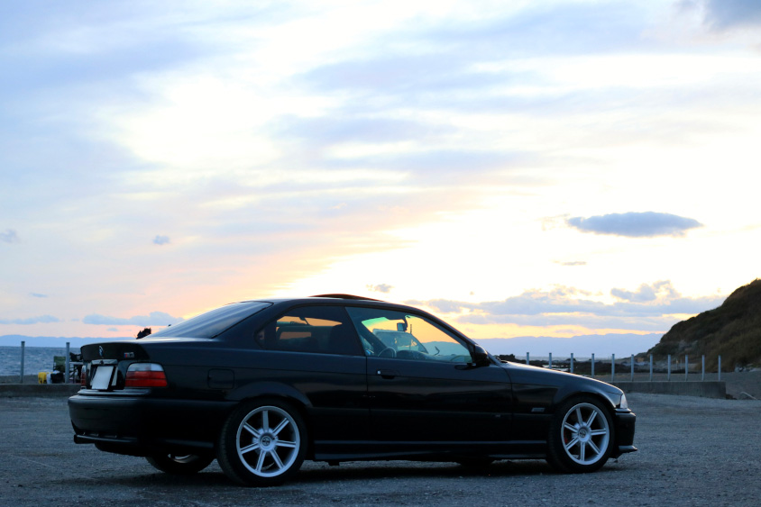 夕暮れとBMW M3