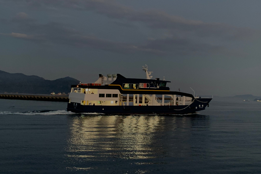 出航するフェリー